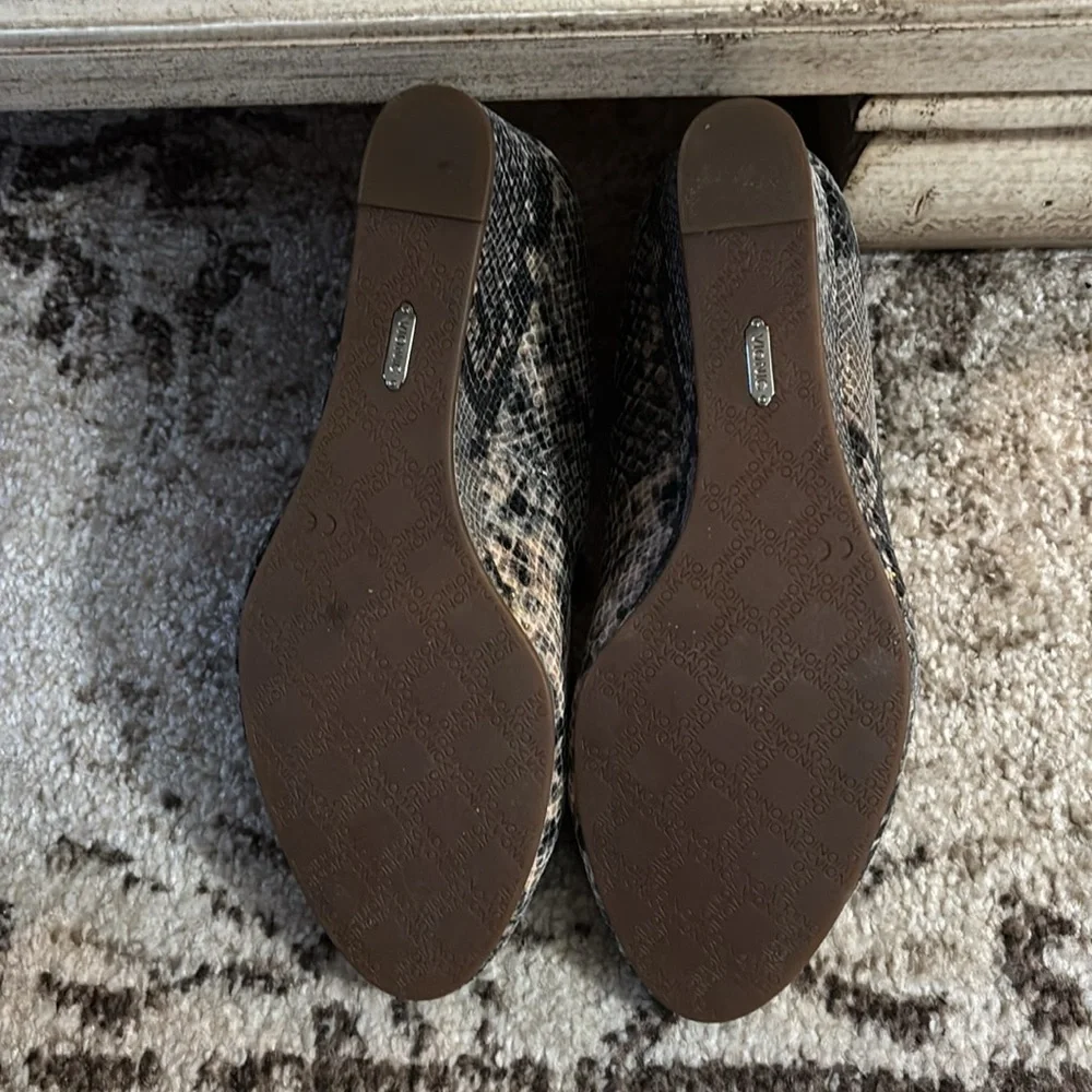 Vionic Antonia textured snakeskin reptile printed wedge pump shoes 9 - Picture 6 of 7